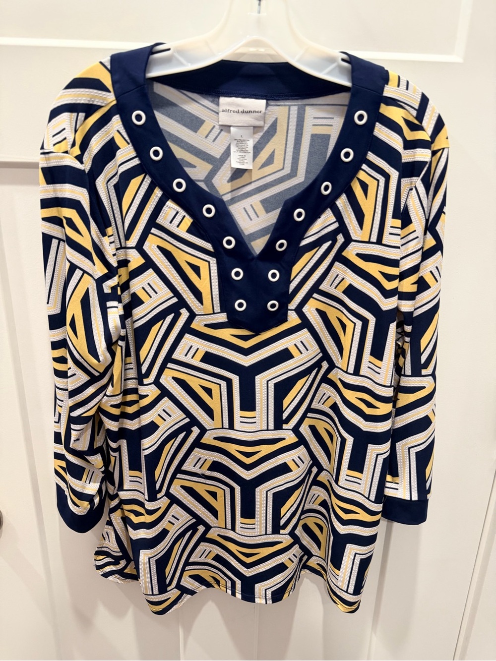 Alfred Dunner L Navy Mustard Geometric Grommet V Neck Tunic Top 3/4 Sleeve